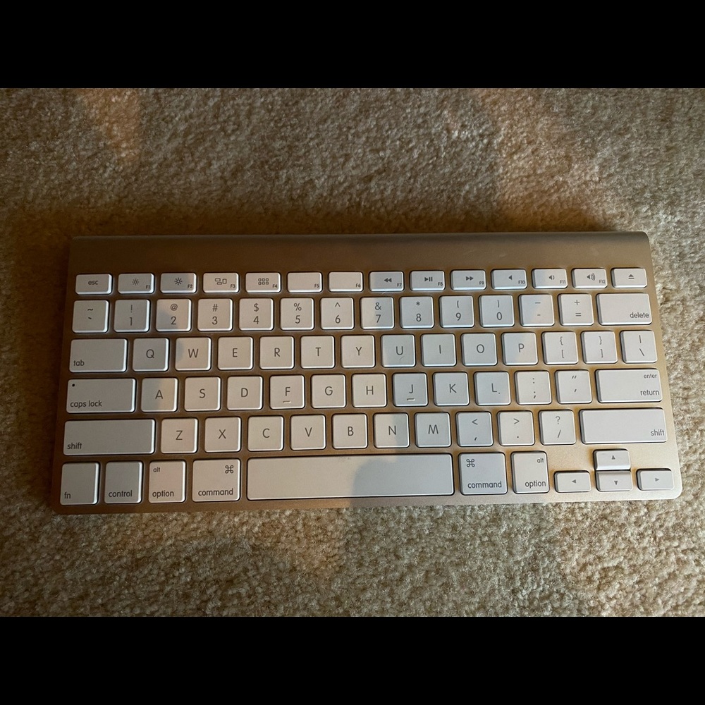 Apple Magic Keyboard - Picture 2 of 3